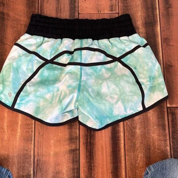 Lululemon Tracker Short II Two Way Stretch White Blue - Picture 8 of 9